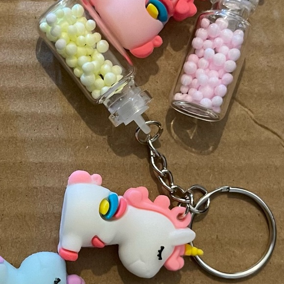 Unicorn lucky tears Keychain - Picture 4 of 5